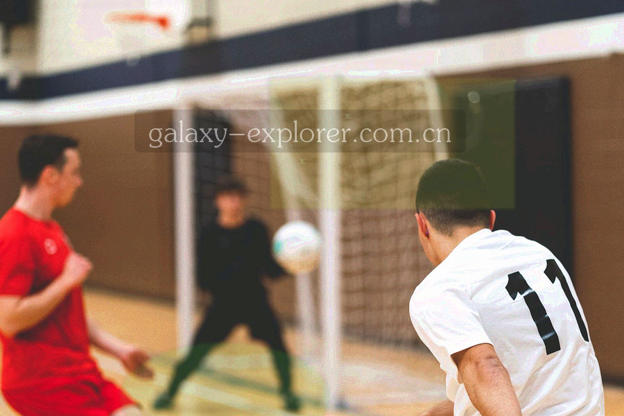 编号手稿与修订标记的俯拍特写，无人物